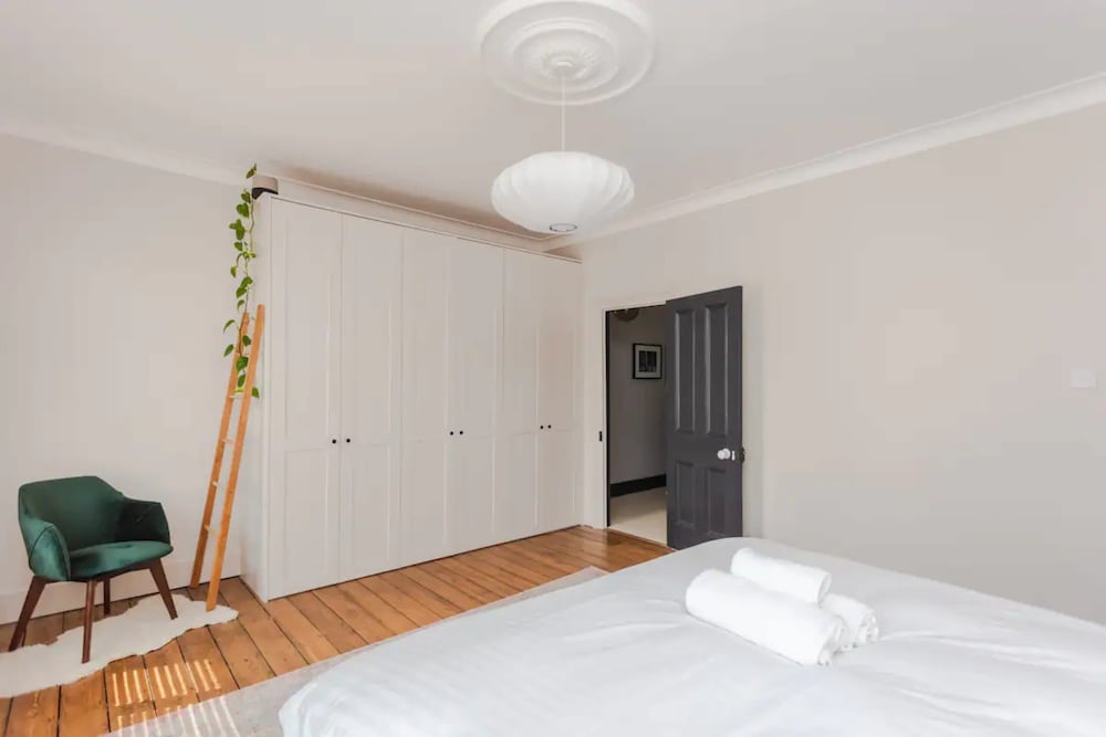 Modern 3 Bedroom Home in Honor Oak Beside Nature Reserve