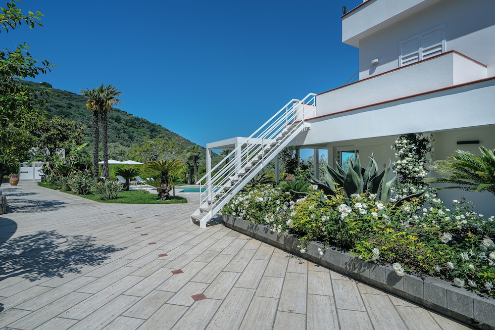 Luxury Villa In Sorrento Coast Swimming Pool & View