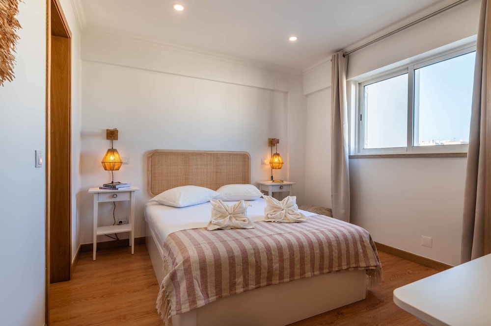 Montechoro Sea View 3 Bedroom Apartment