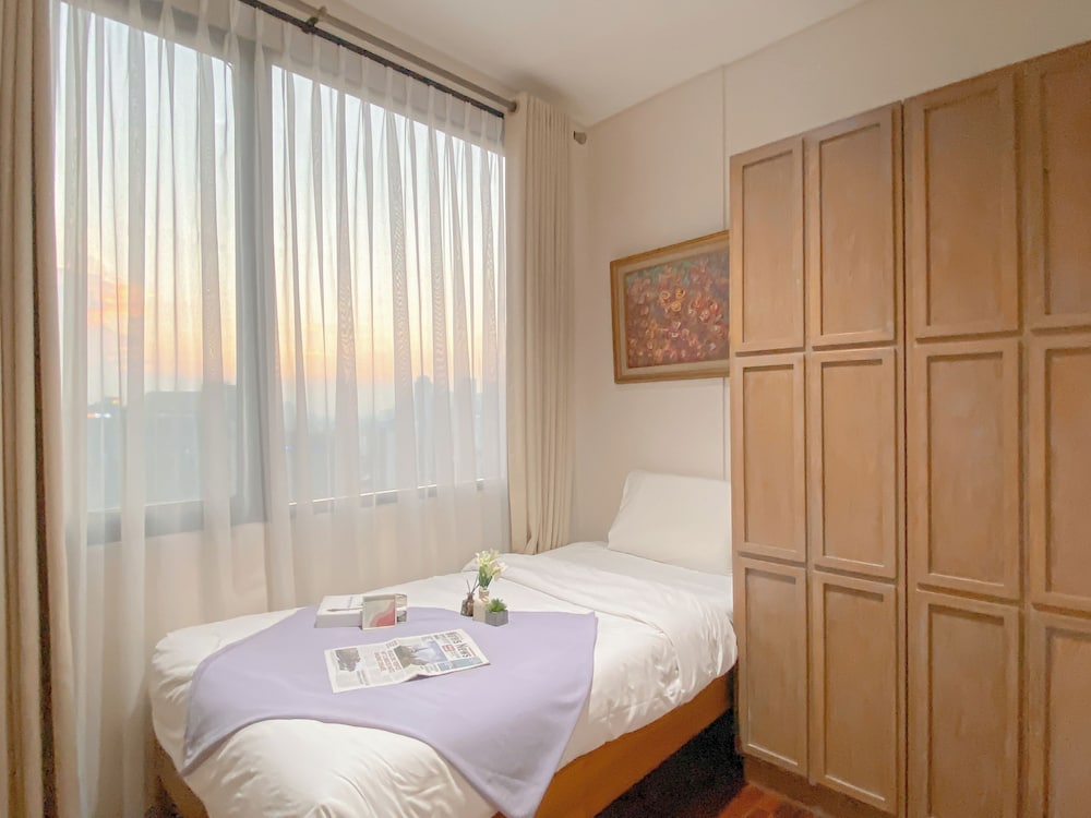 Warm And Cozy 2Br At Samara Suites Apartment