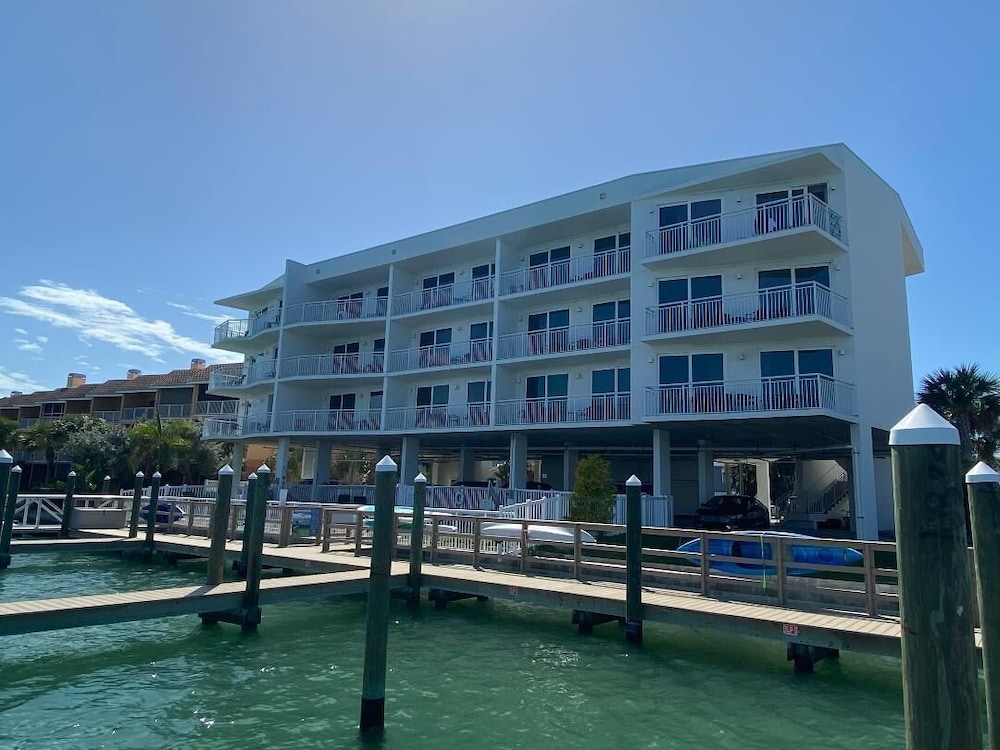 Oceana 301 East