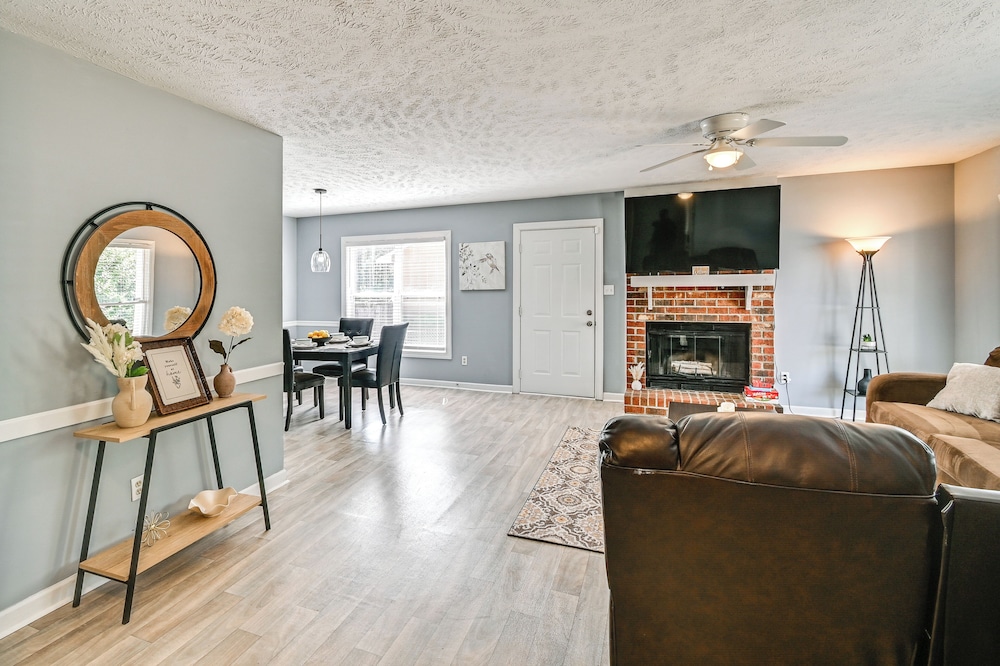 Large Yard, Office Space: Fayetteville Family Home