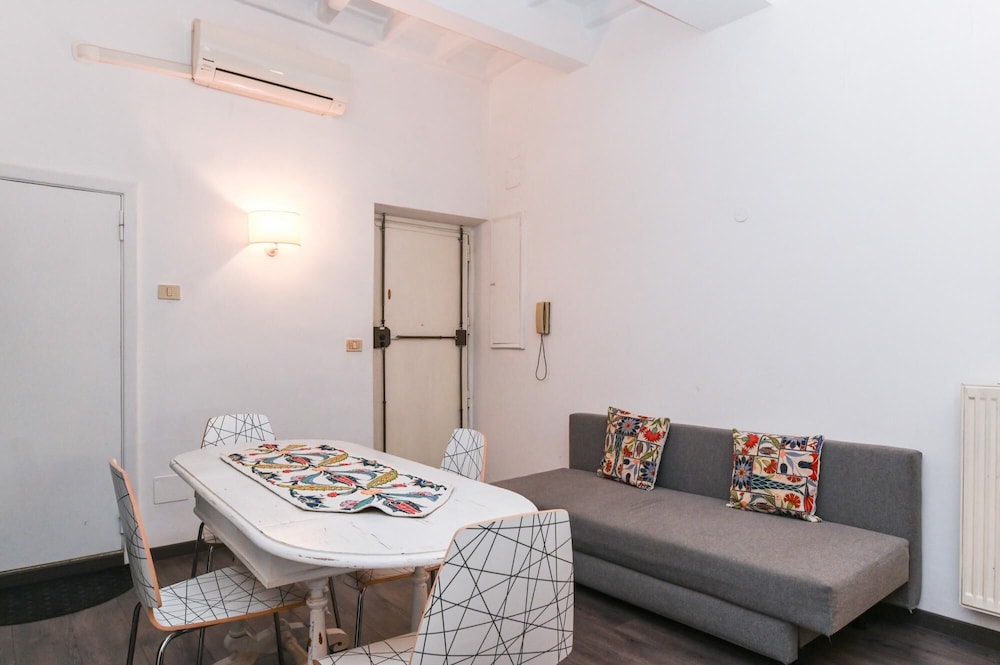 Gorgeous Trastevere Loft On The River