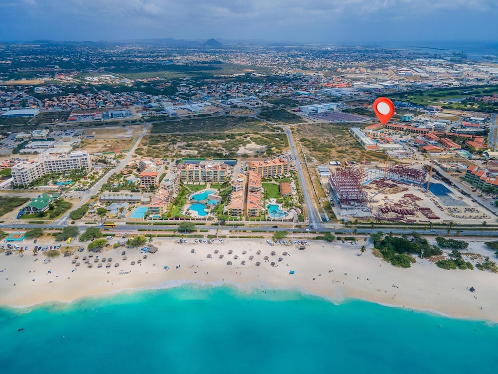 2BR 3min Walk 2 Eagle Beach Pool GYM Parking