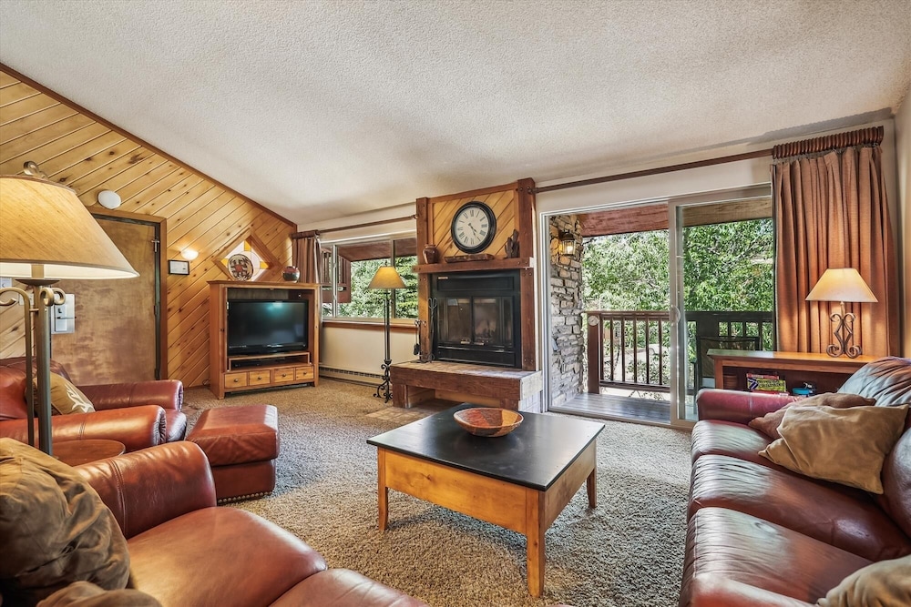 Pine Ridge 11e 2 Bedroom Condo