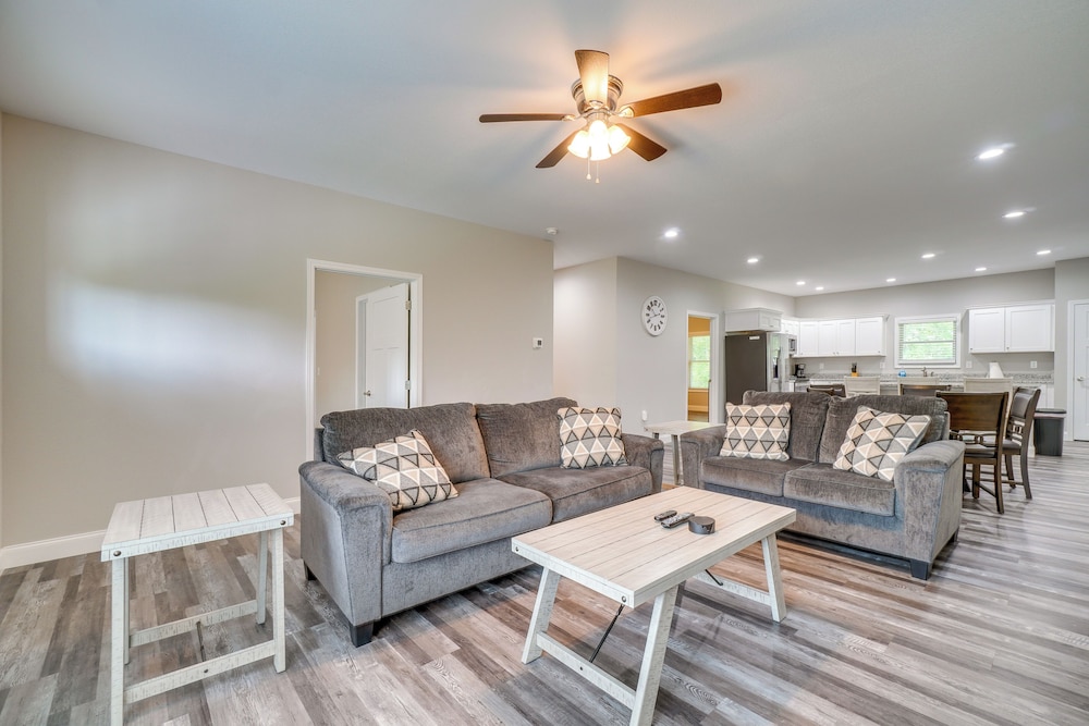 1 Mi to Dtwn Crossville: Spacious Home w/ Patio!
