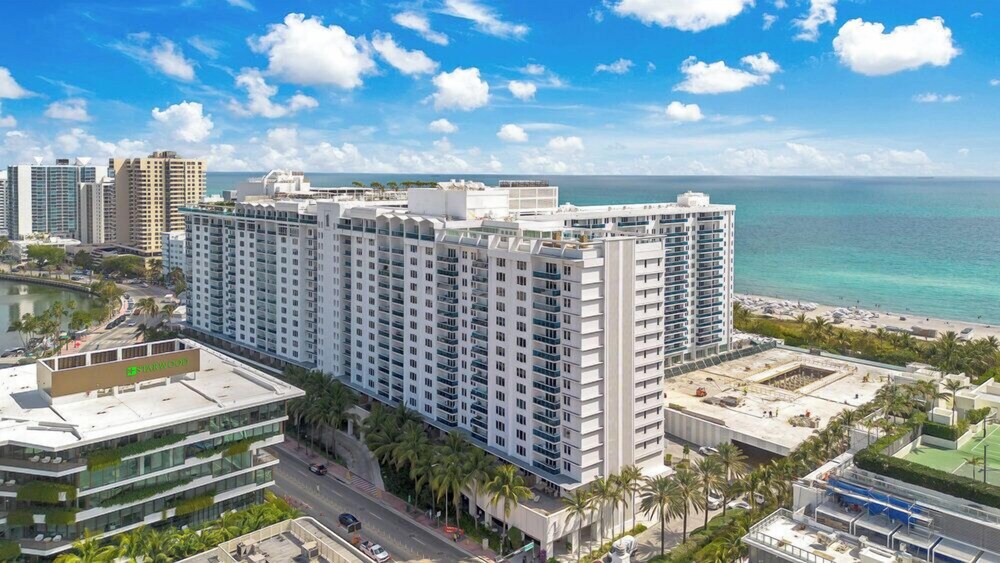 Stunning Oceanfront 1BR 1 Hotel