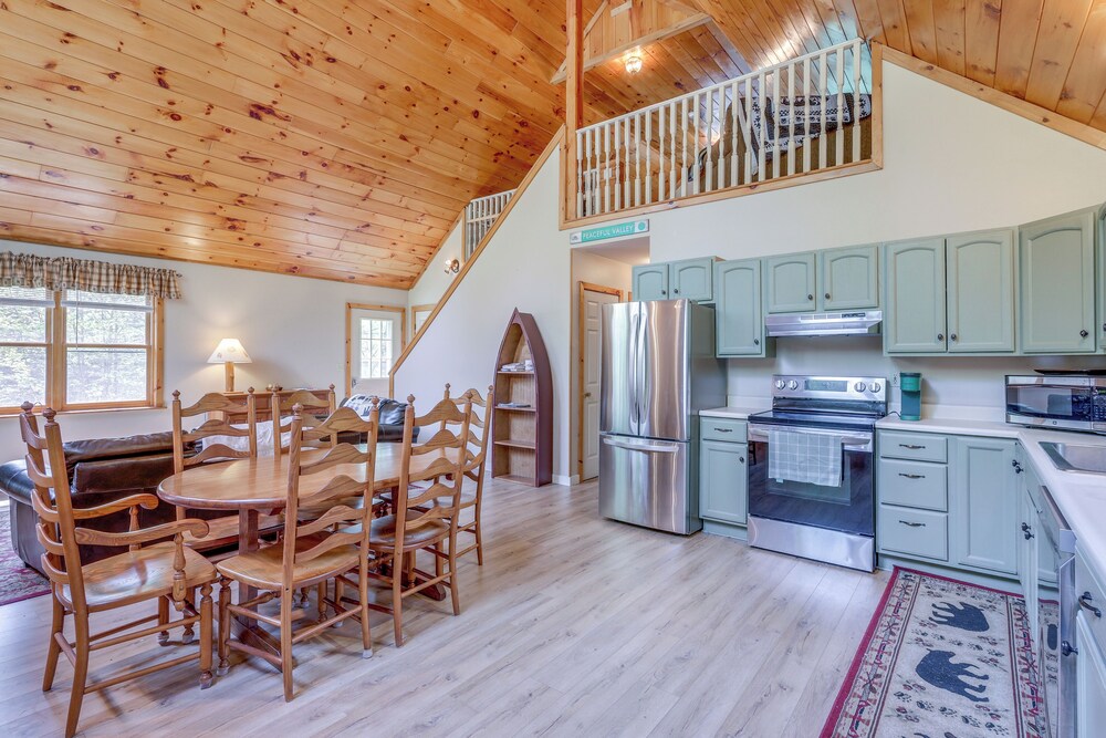 Peaceful Family Cabin on Schroon River!