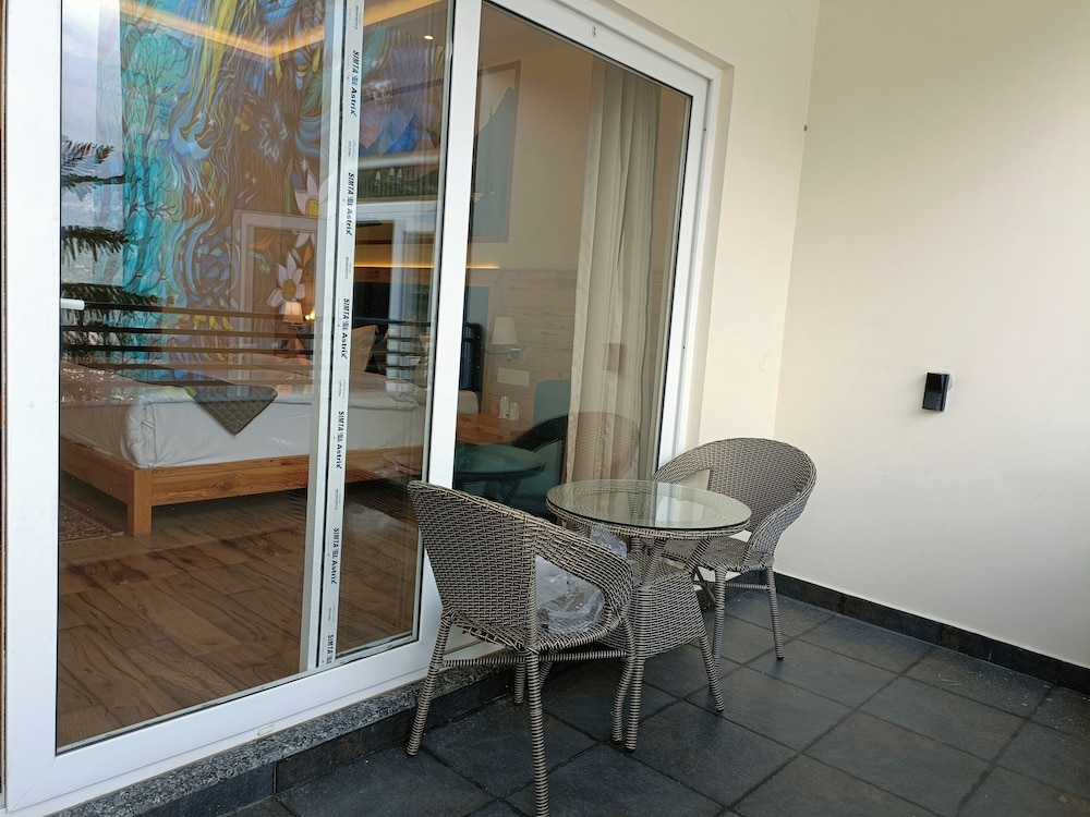 Heryk Hillview Hotel