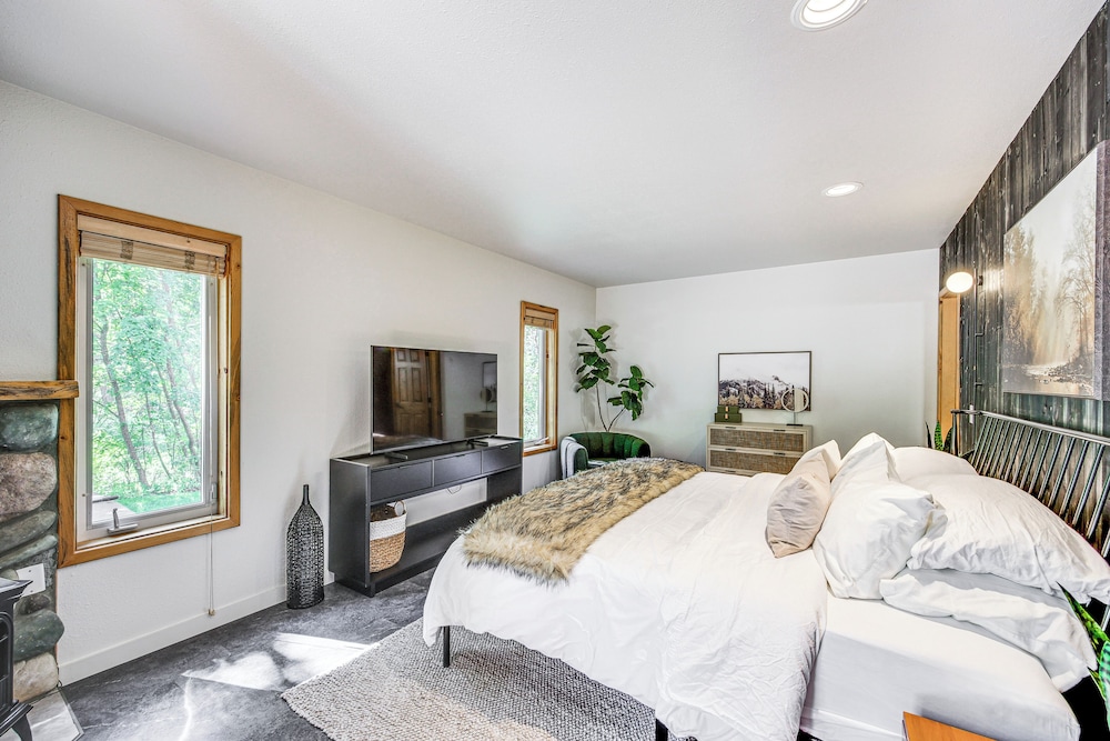 Luxury Cabin on Naches River, Near Mount Rainier!
