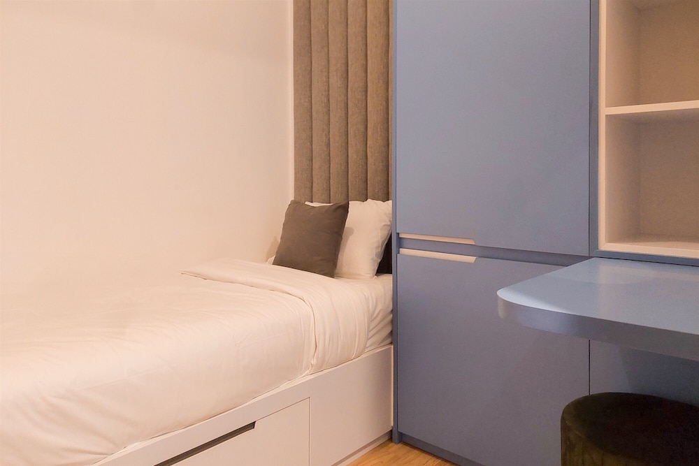 Elegant and Comfort 3BR at Sky House BSD Apartment