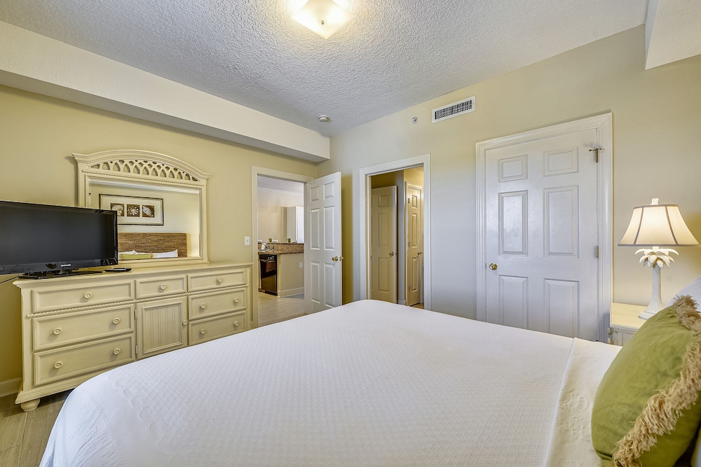 Twin Palms by Book That Condo