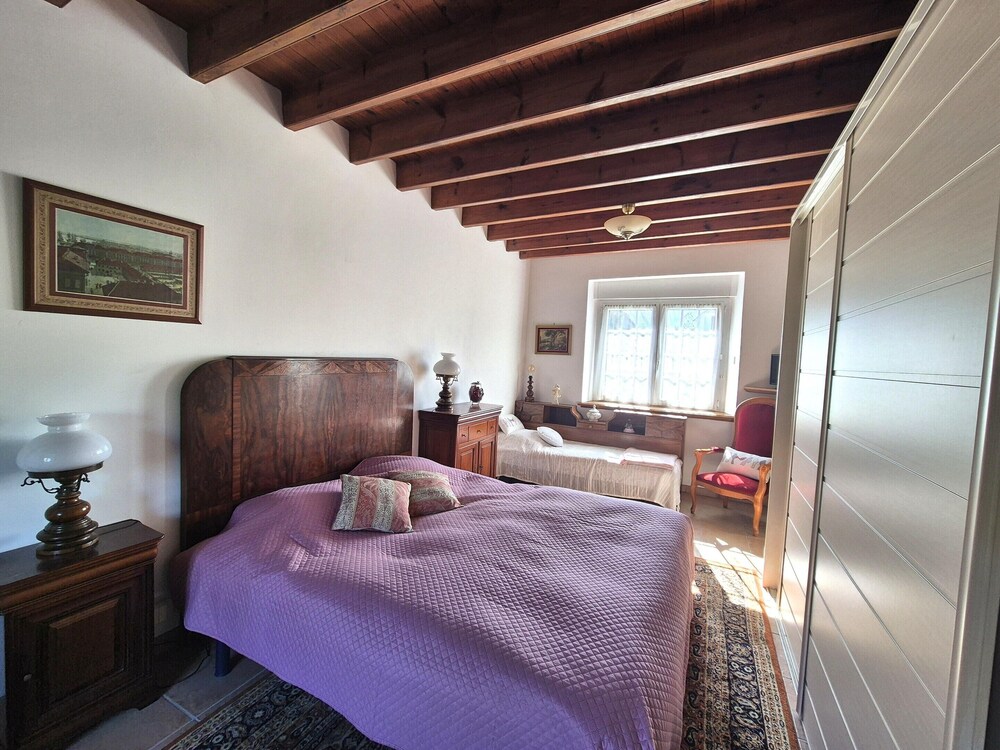 Spacious Family Home Near the Sea