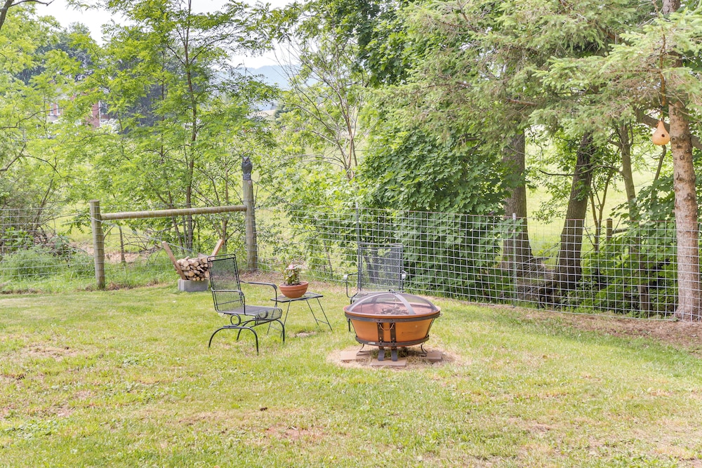 Historic Home w/ Mountain Views in Dry Run
