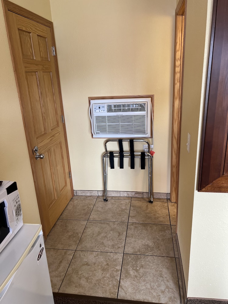 All Star Inn & Suites