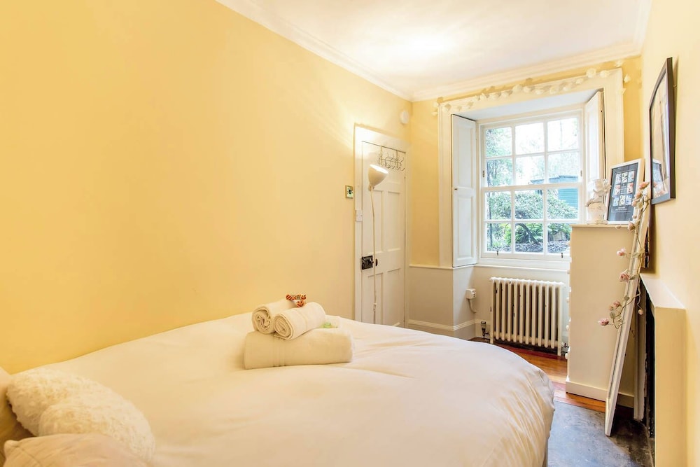 Beautiful apartment, private garden, Calton Hill view 3