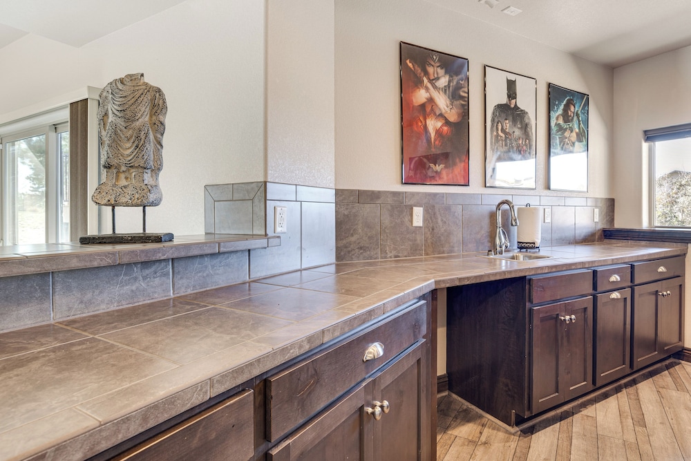 Hot Tub & Games Galore! Colorado Springs Retreat
