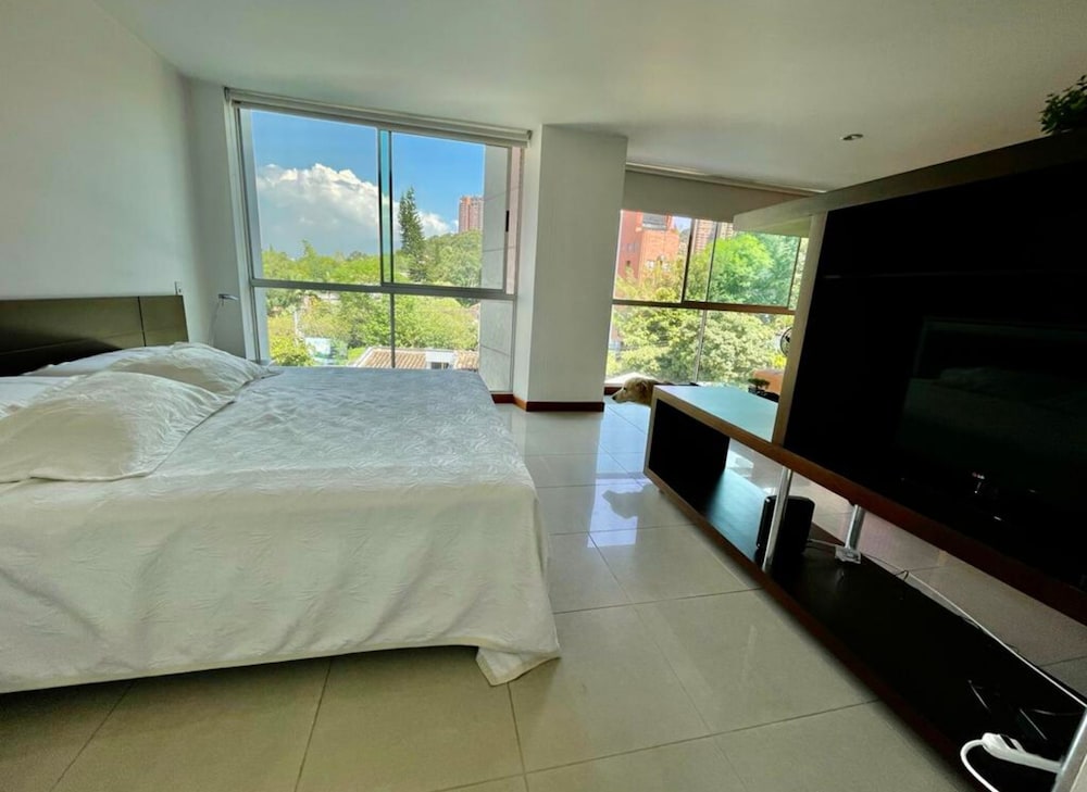 Apartasuit en El Poblado Medellín view 2
