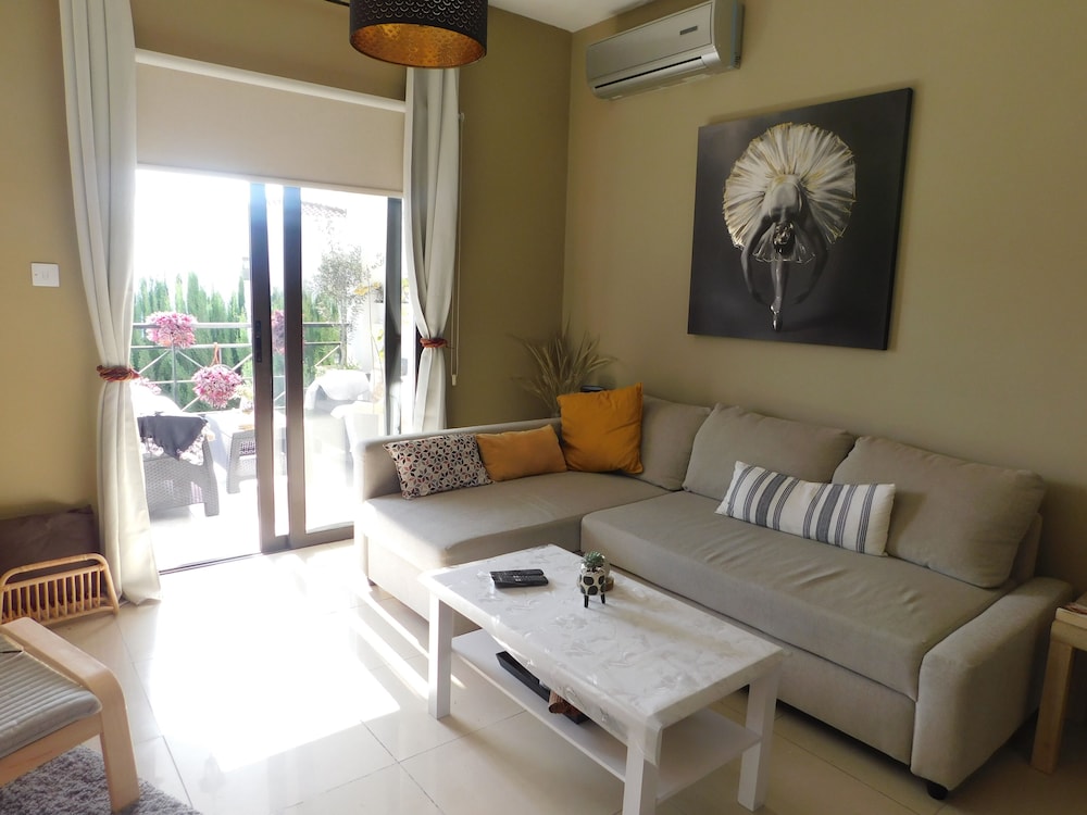 Paramount Gardens Resorts C202