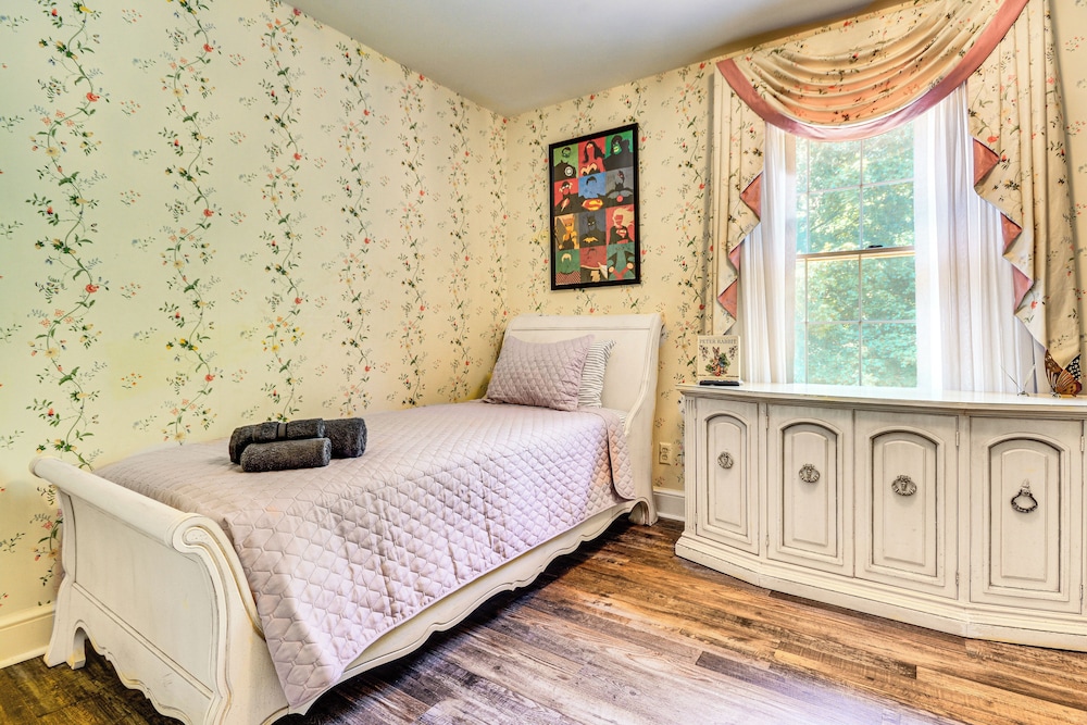 2 Mi to Main St Thomasville: Family Home w/ Games