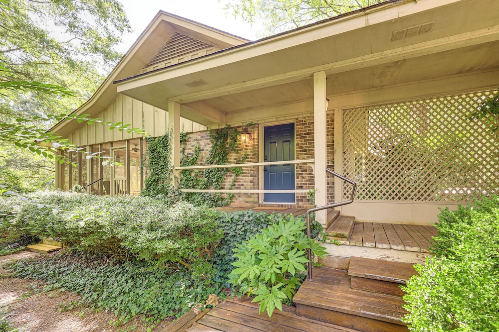 Waterfront Home w/ Playground Near Degray & Caddo!