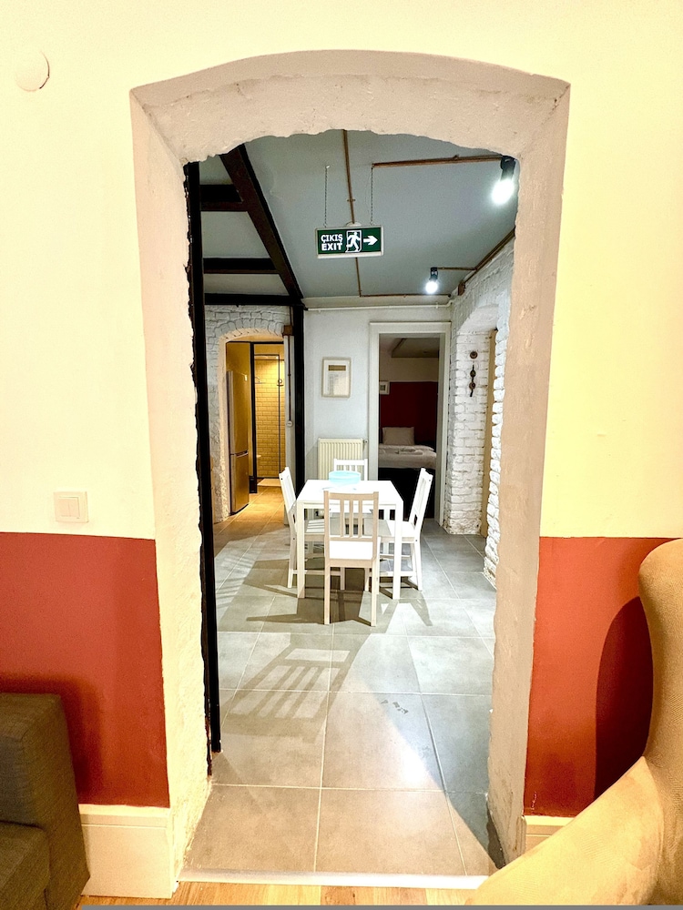 Galata Port Flats Chakra 1