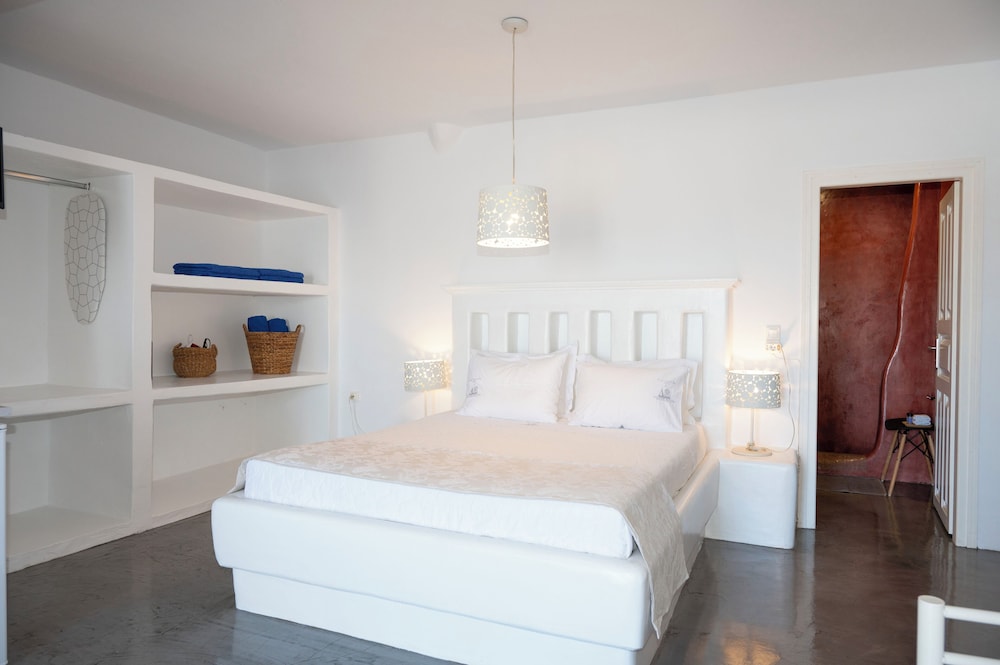 Anixi Lounge Suites - Adults Only