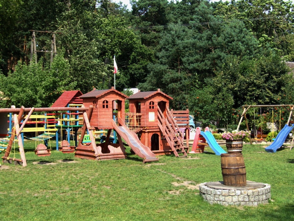 Single-storey Homes by the Lake, Jelen