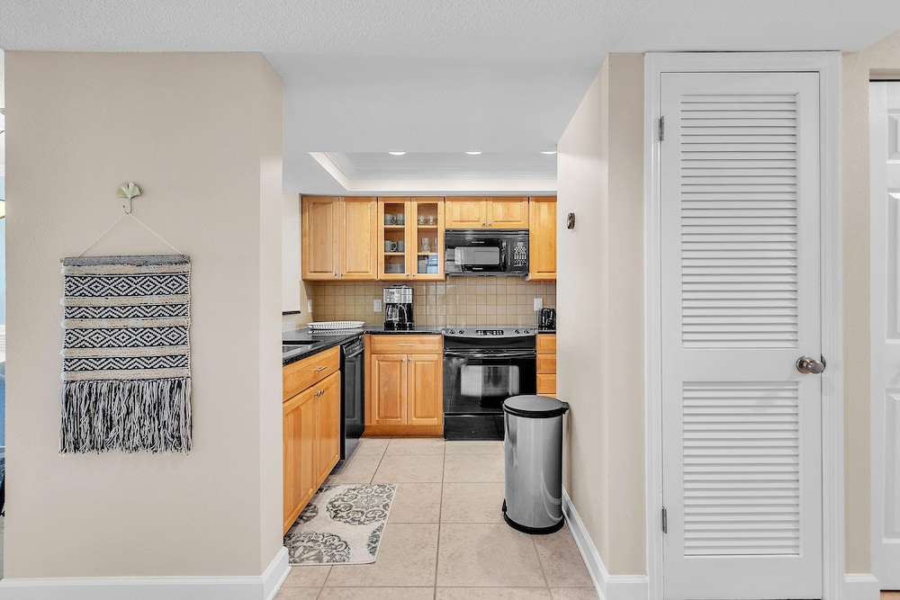 Land's End 11-306 Beach Front - Premier