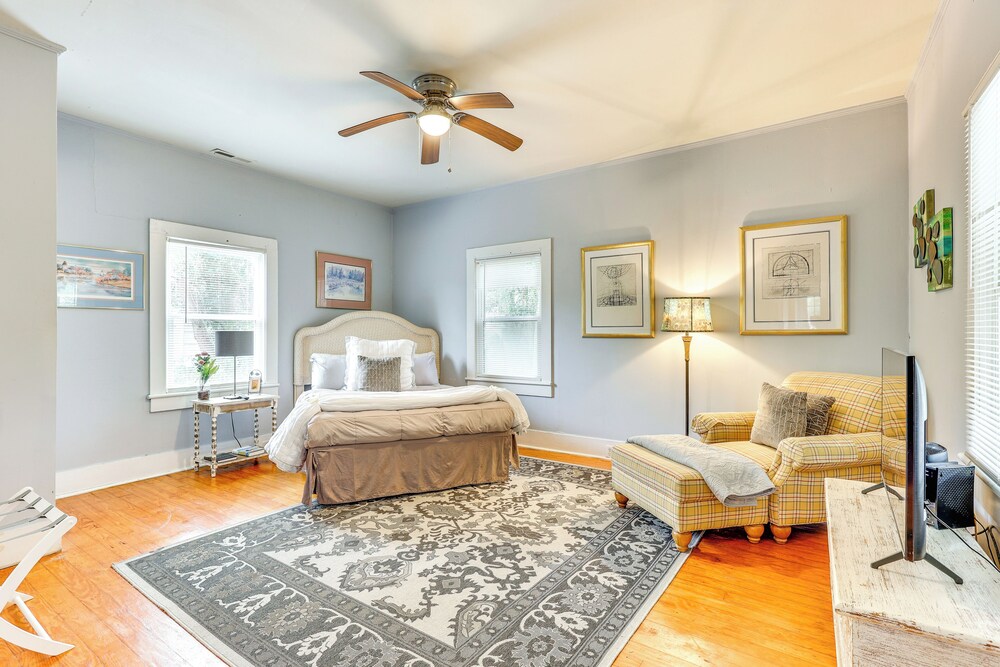 1 Mi to Dtwn Wilmington: Quiet Cottage w/ Deck