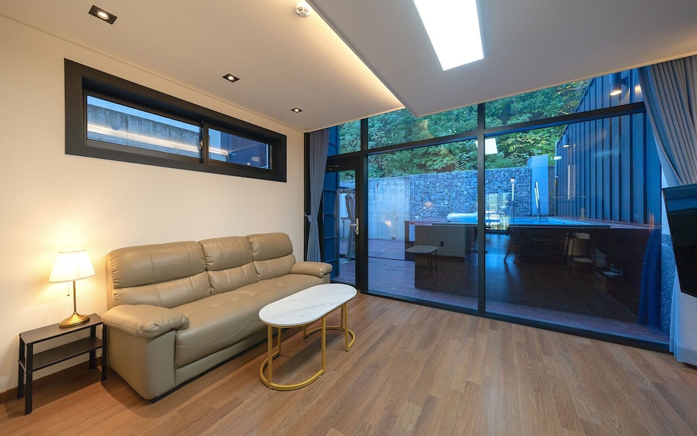 Ulsan Byeoldam Eunchae Pool Villa