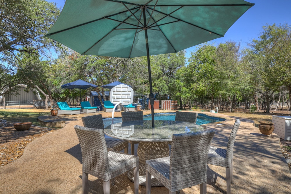 Terracotta Oasis - Wimberley for 30 Guests