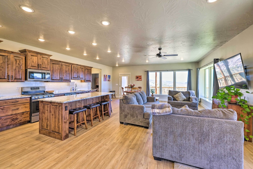 Stunning Adobe Home Overlooking Silver Reef view 2