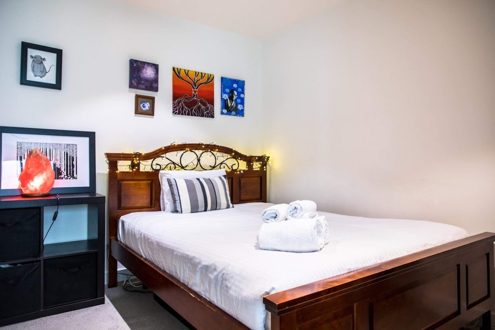Eclectic 1 Bedroom South Yarra Hideaway view 3