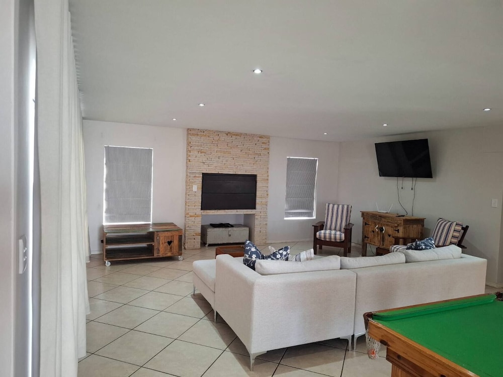 Oosiesrus - Charming Langebaan Villa With Garden View