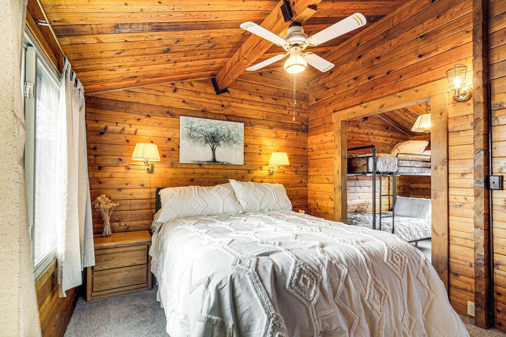 Mtn-view Cabin w/ Horse Pasture in Koosharem