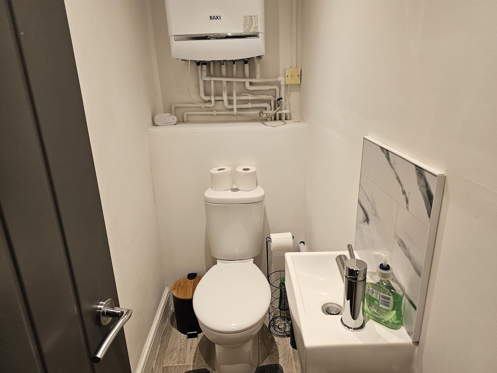 Lovely Apartment in Swansea view 5