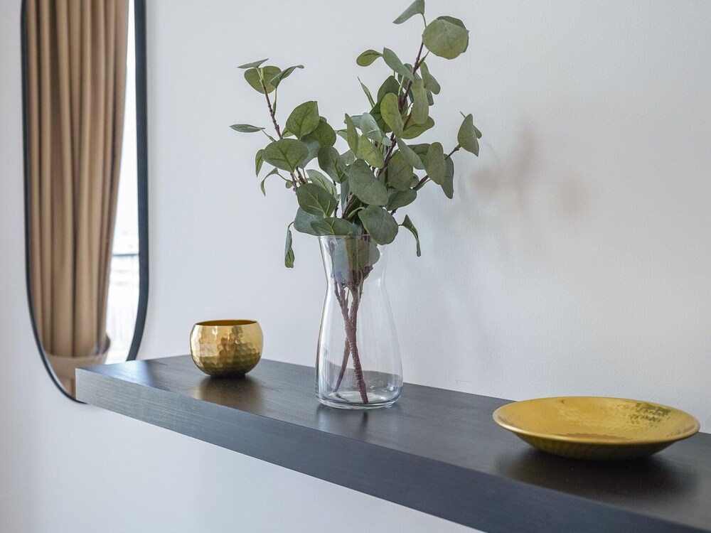 Luxurious & Stylish Apartments Across Dubai Mall - Burj Khalifa - City Views