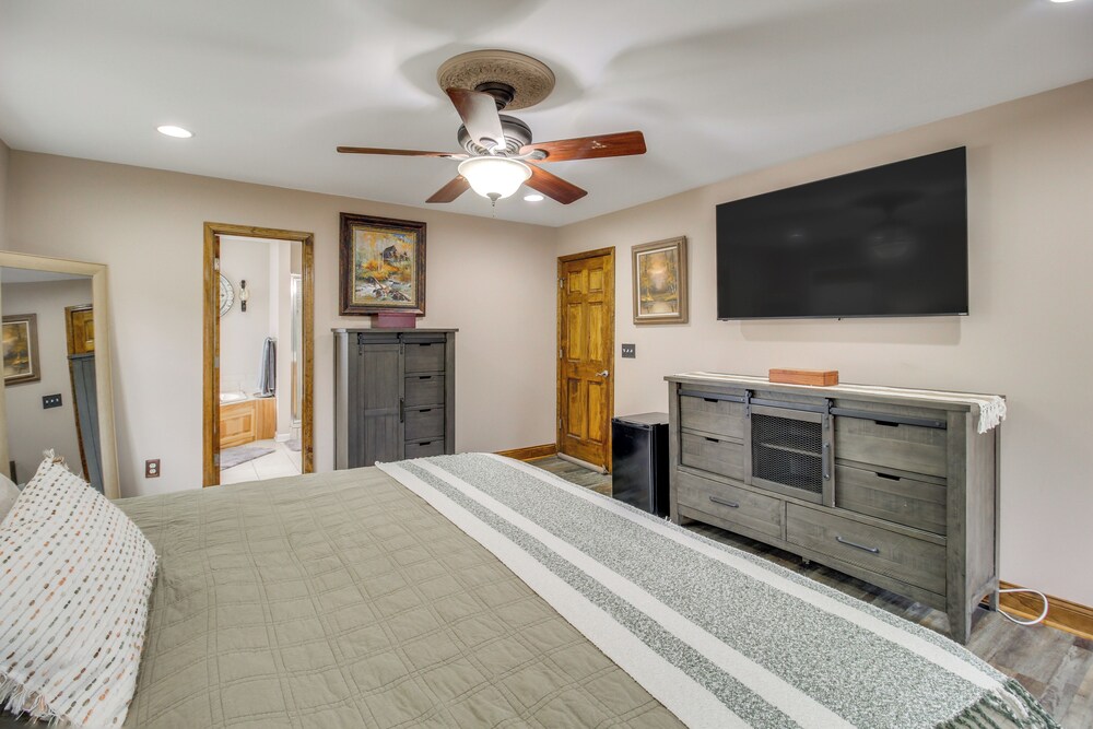 Community Perks: Mtn-view Ellijay Cabin w/ Hot Tub