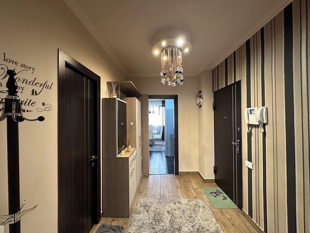 Apartment by Luxe Group MA777