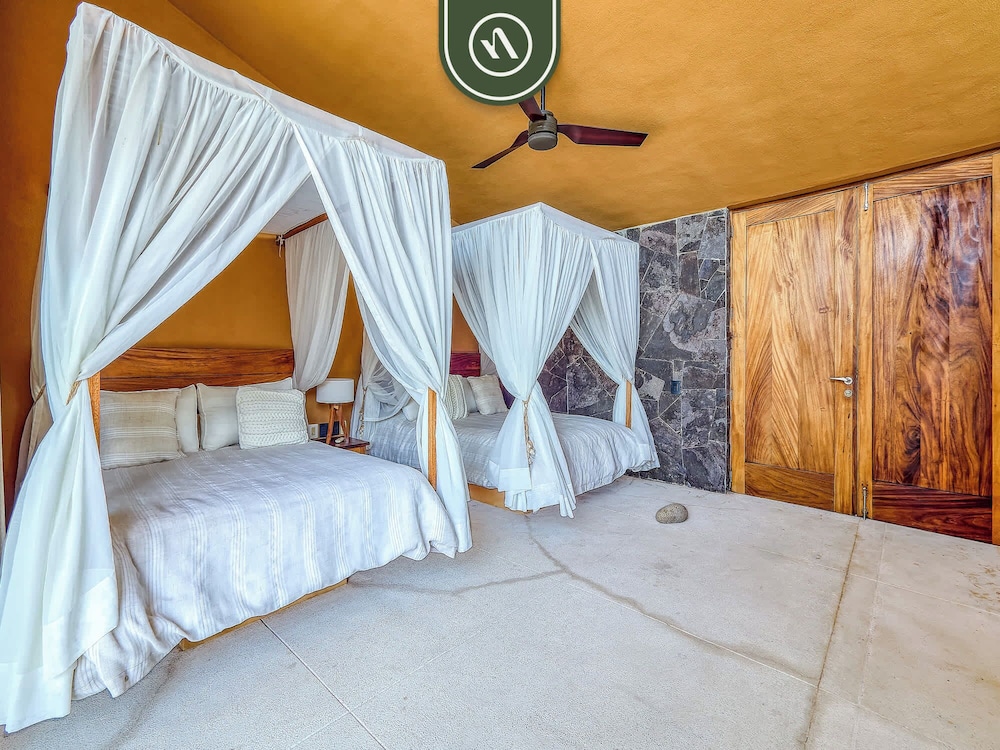 Luxury Oceanfront Villa - Private Beach - Pool