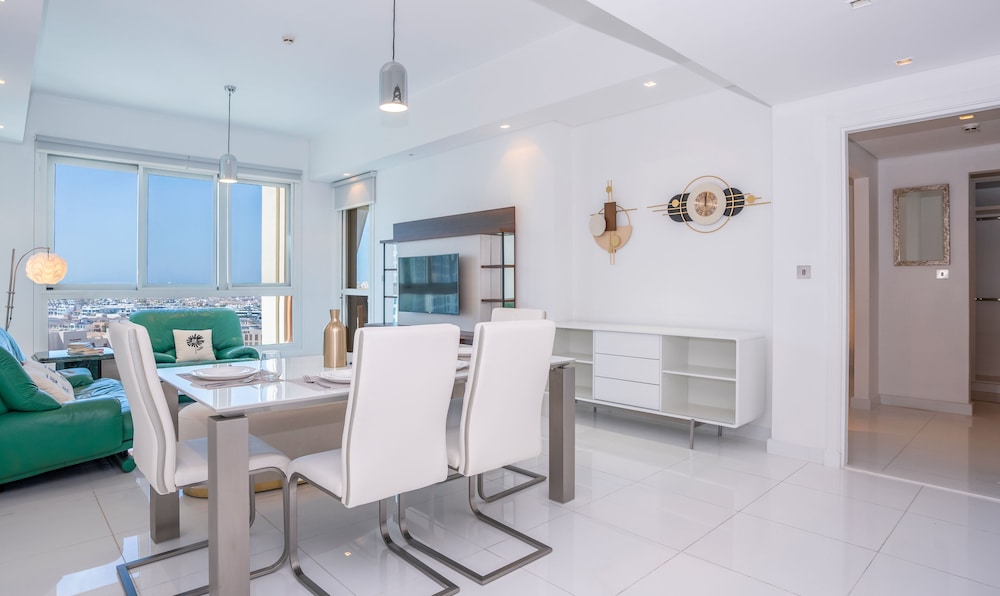 Spacious 2BR Marina Residence 4
