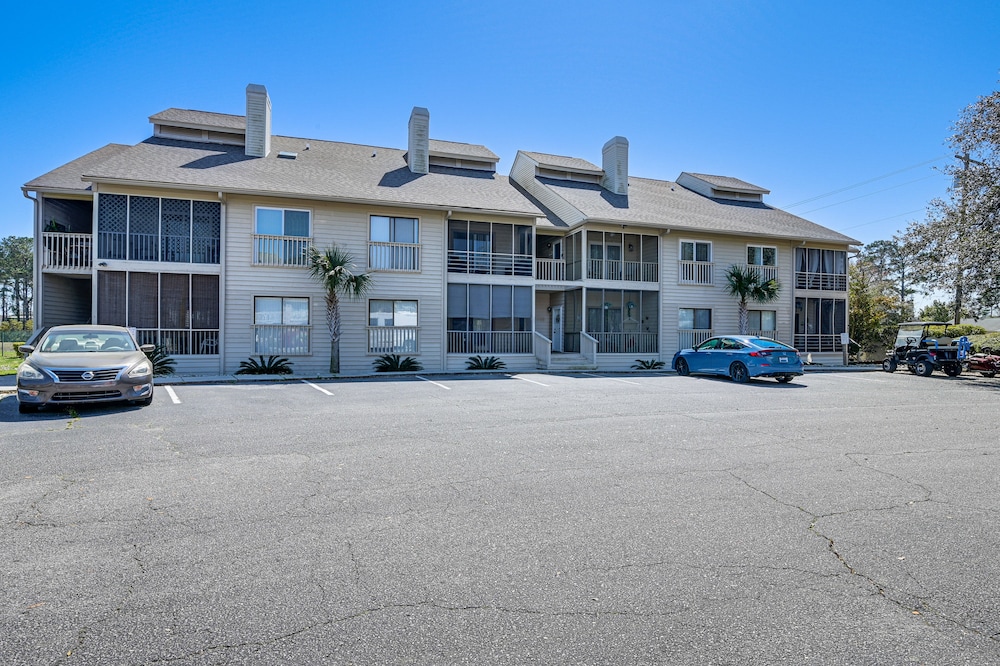 Chic Surfside Beach Condo w/ Screened Porch view 5