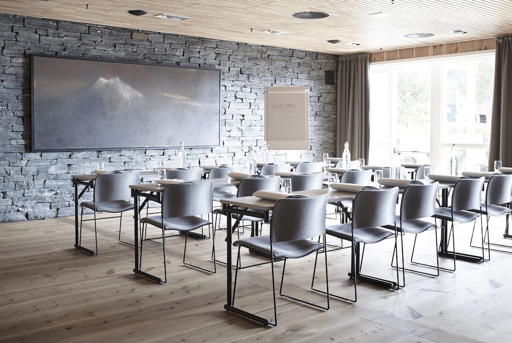 Alesund Vacations - Storfjord Hotel - Property Image 2