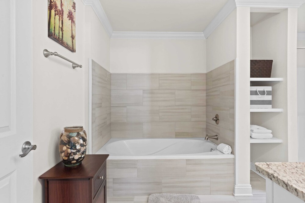 Family-friendly, Close to Beach & Game Room Windswept by Avantstay