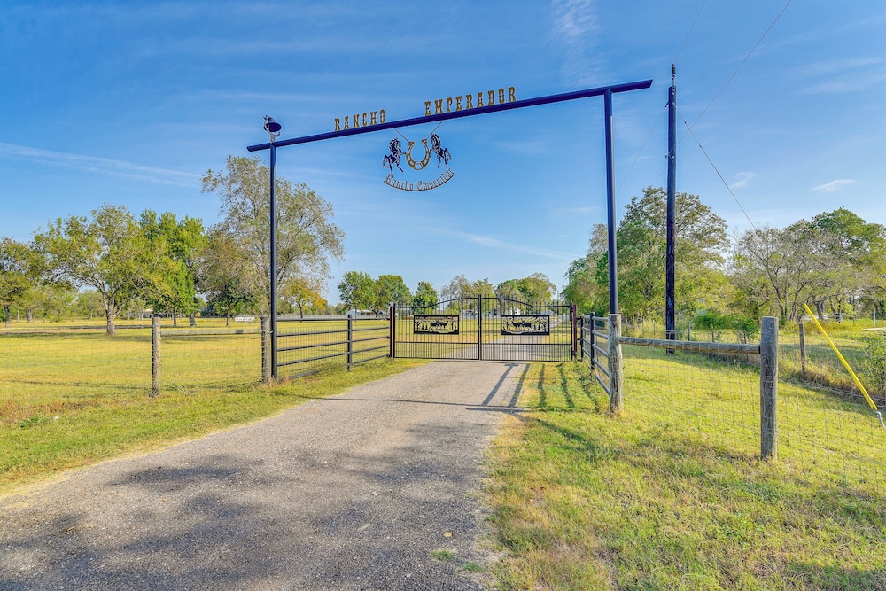 Farm Animals On-site: Needville Ranch Getaway!