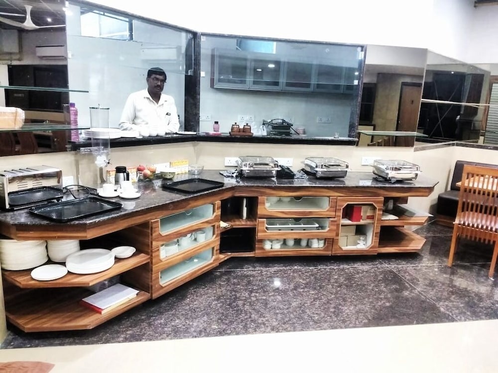 Hotel Shreeji Vatika-Airport Road
