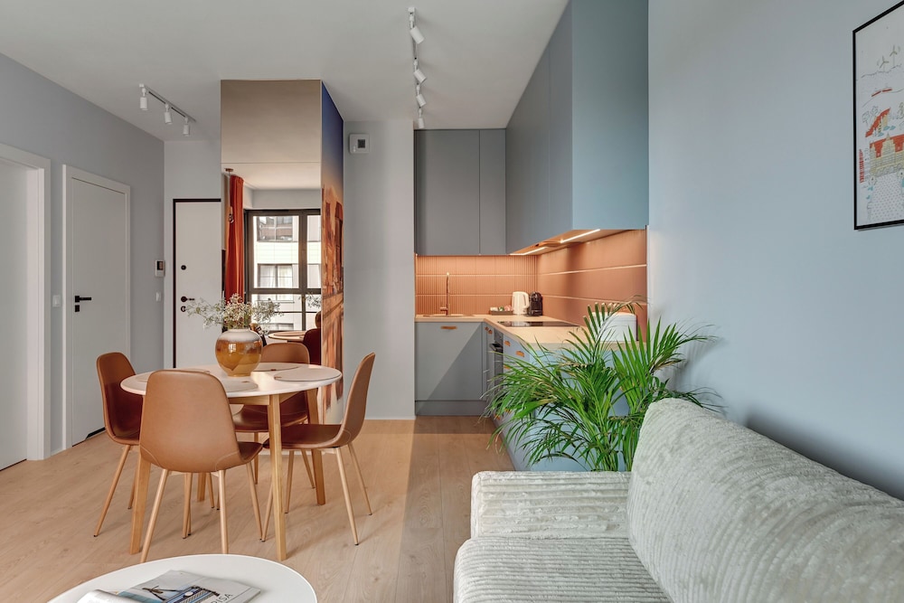 Doki Living - Foodhall & Parking by Downtown Apartments