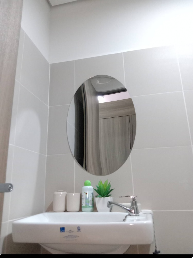 Luxurious Bayview 2BR Near MOA Picc CCP Free Wifi
