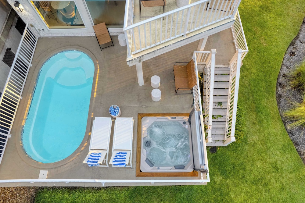 Sleeps 38 2 Homes, Steps to the Beach, Private Pool + Hottub, Game Room, Views